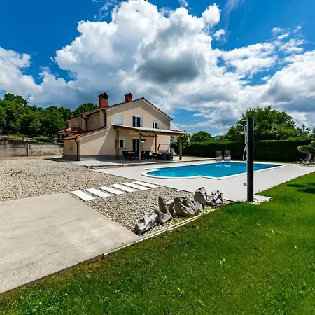 Apartament Karlo Čavle