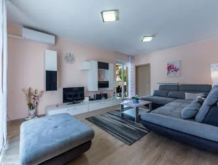 Karlo Apartment